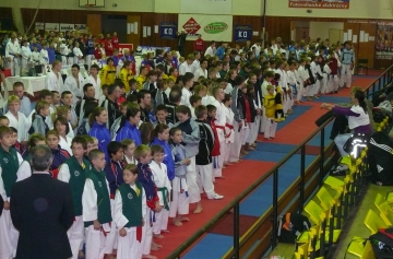 P�ES 400 Z�VODN�K�,HALA PRASK� VE �VECH.